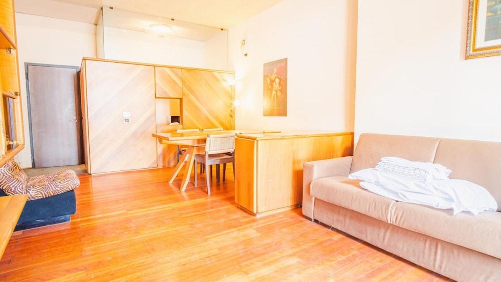 Romantic Coast View - Italian Homing