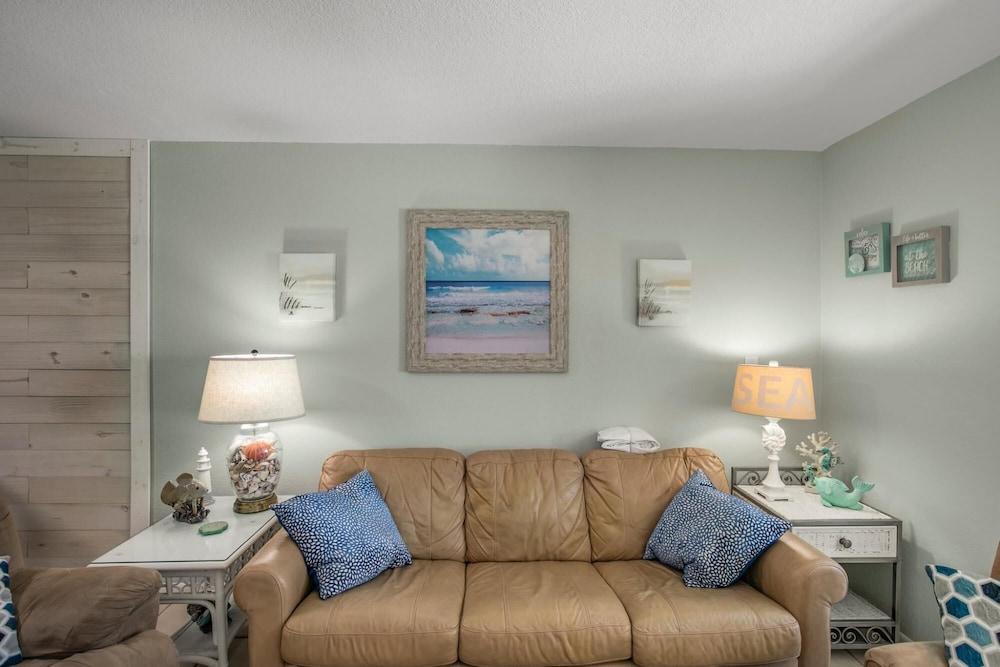 Beachfront Condo With Sunroom Outdoor Pool