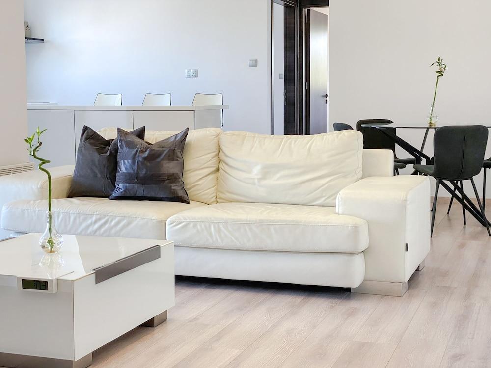 Phaedrus Living City Flat Rafaella 6