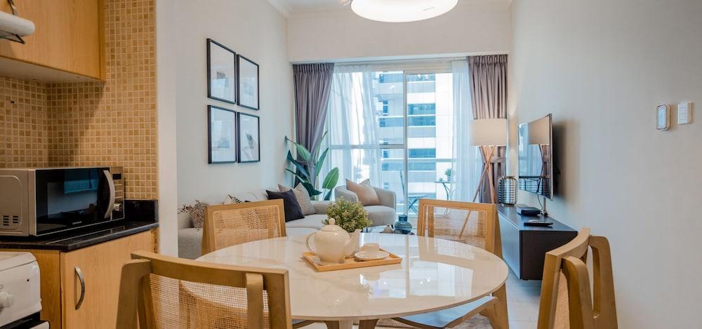 Fancy 1BR with Canal Views