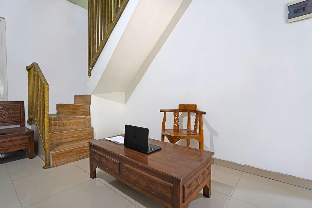 OYO 91743 Choirul Residence