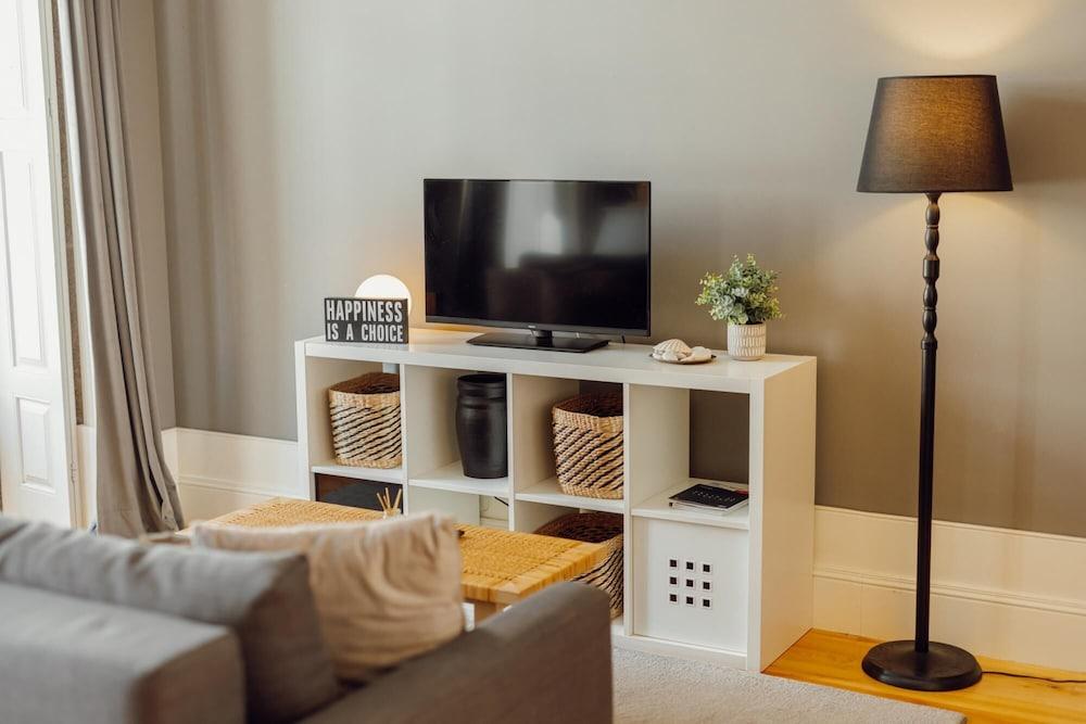 Downtown Excellence Apartment by Vacationy