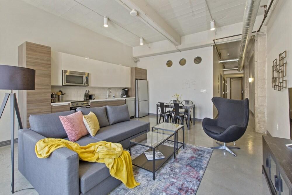 Convention Center 1bd In Prime Location