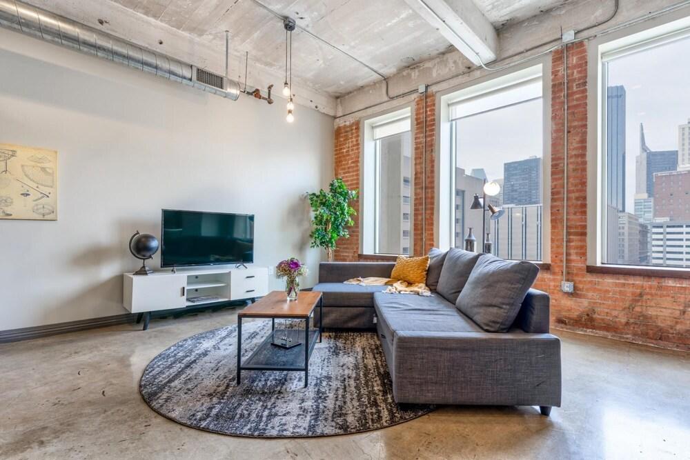 Convention Center 1bd Prime Location