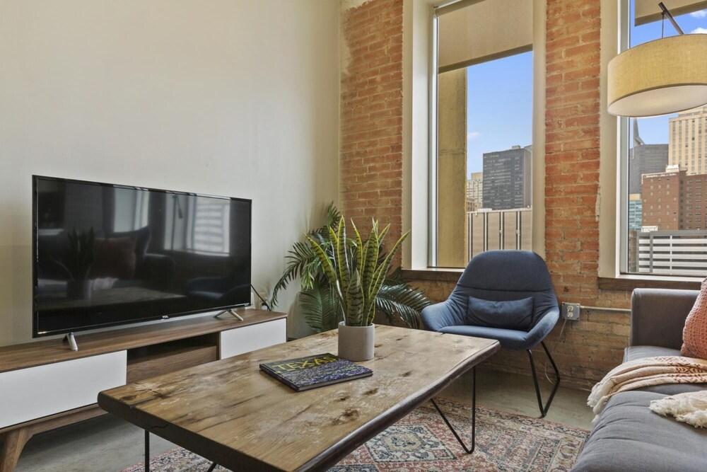 Convention Center Contactless 2bd Downtown