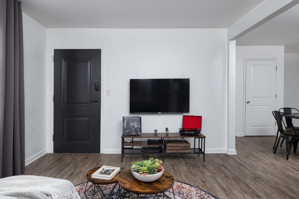 Stylish 2BD Apartment Near Music Row