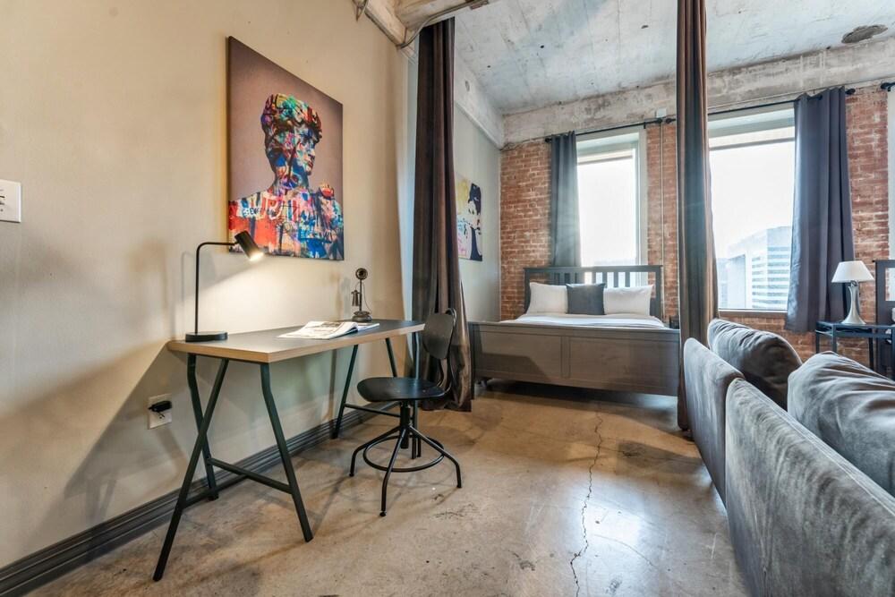 Convention Center Touchless 3bd in Downtown