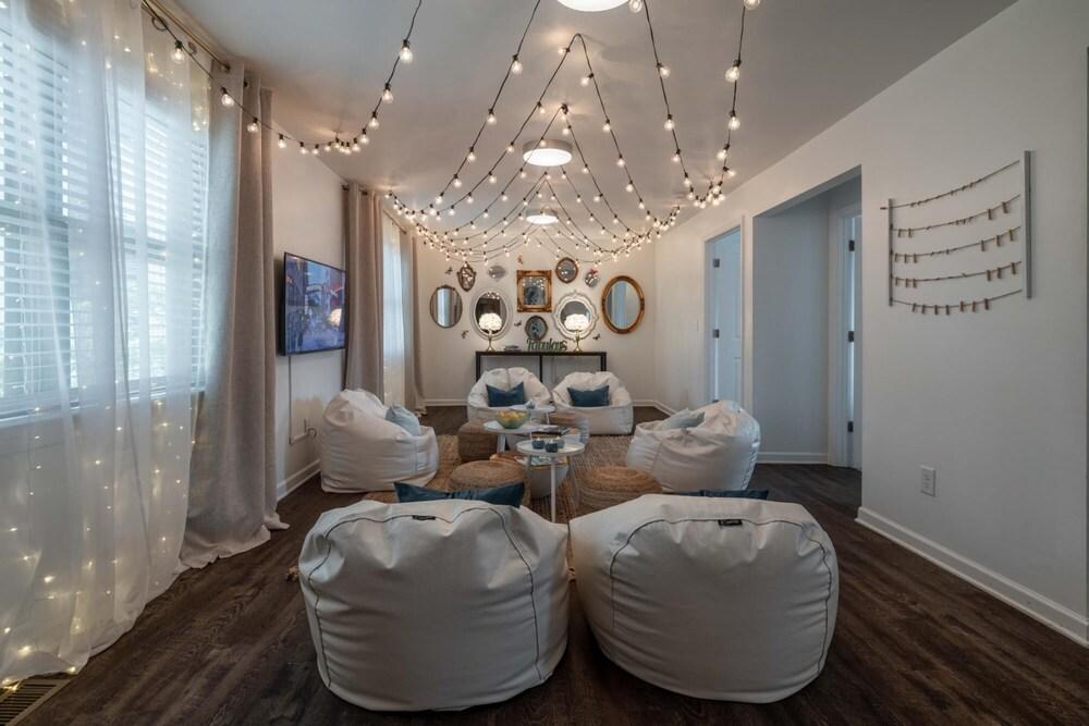 Close To Music Row Touchless Beautiful 4bd Unit