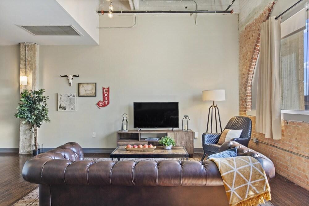 Convention Center Self - Check In 2bd Downtown