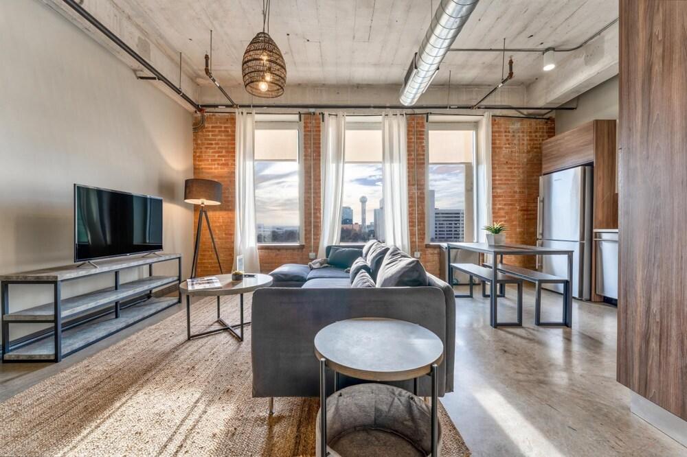 Convention Center Touchless 2bd DT Dallas