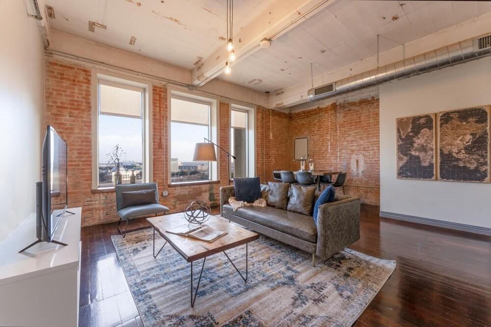 2bd in Downtown - Walk to Convention Center