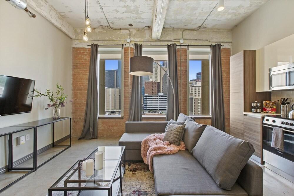 Convention Center Touchless 1bd