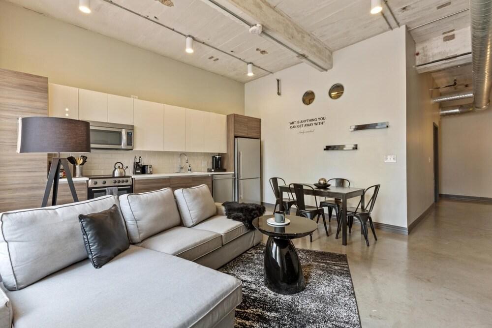 Convention Center Contactless 2 bd in Downtown