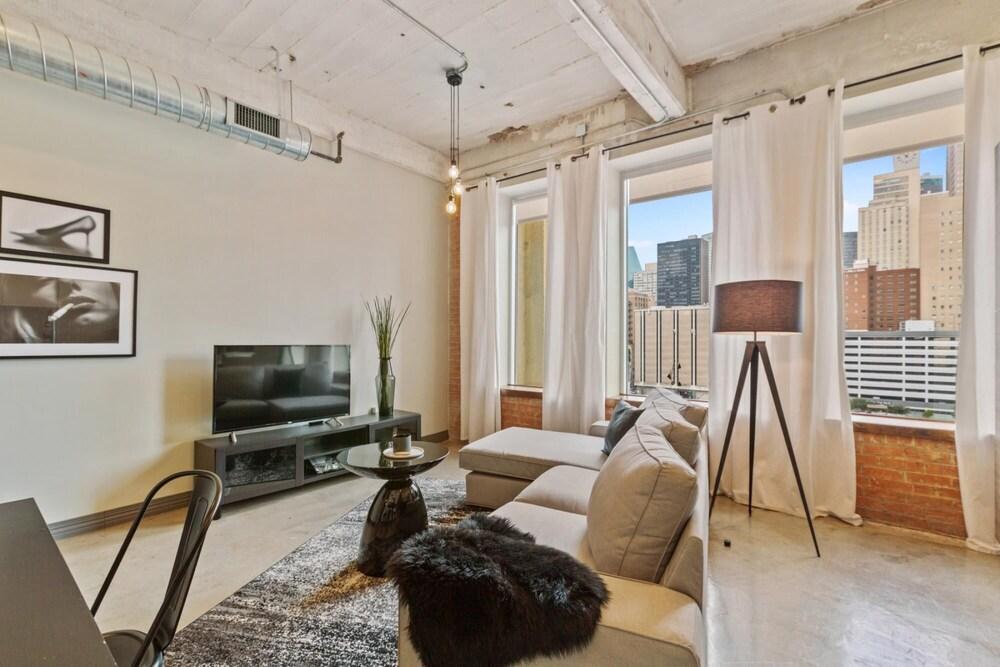 Convention Center Contactless 2 bd in Downtown