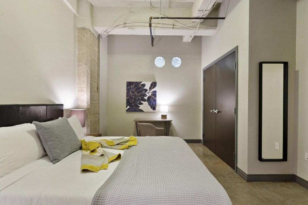 Convention Center Touchless 2bd Downtown