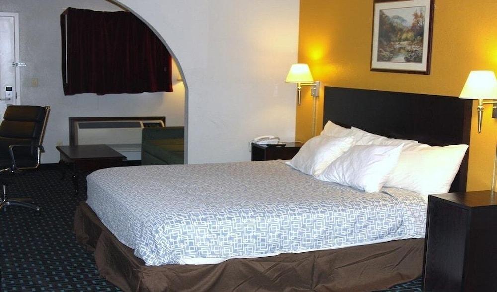 Express Inn & Suites