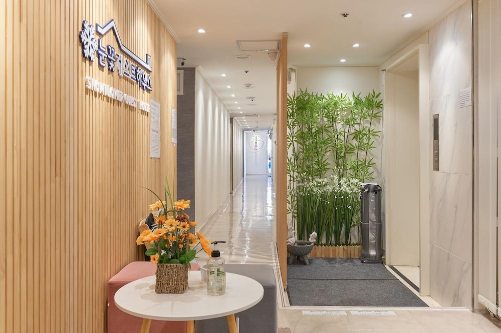 Snowflower Guesthouse