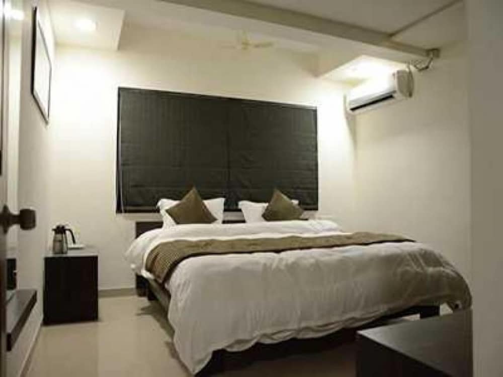 The Sky Comfort-Hotel Jamnagar Residency