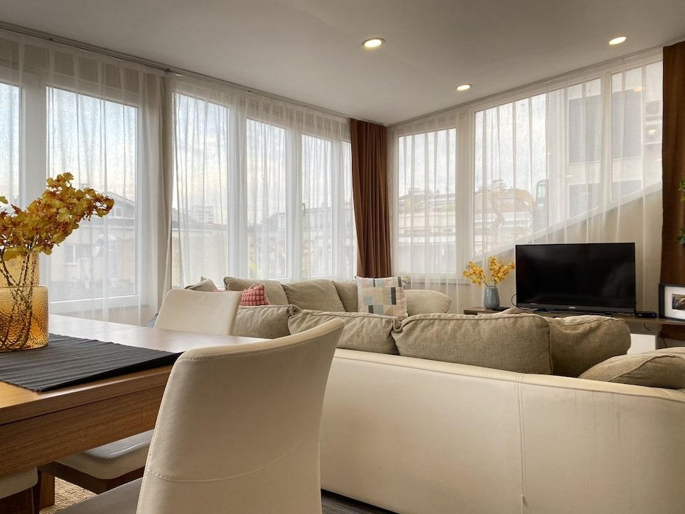 Modern and Spacious Flat In Central Sisli