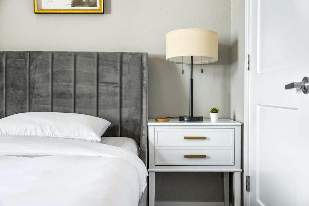 Chic Apt With Jacuzzi Pool Mountain Views