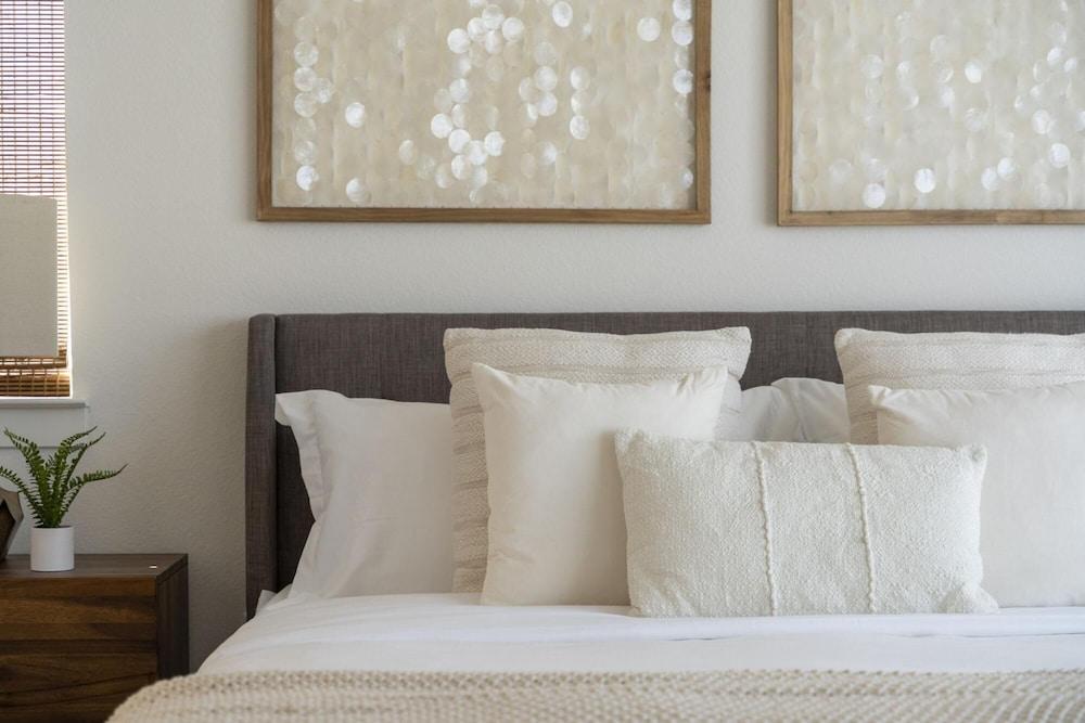 DT Reno - Luxurious 4BR Home w Dedicated Workspace