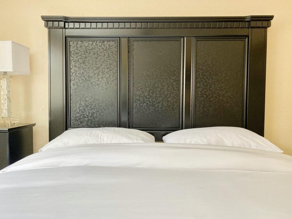 DT Reno - Classy Vacation Home w Backyard Patio