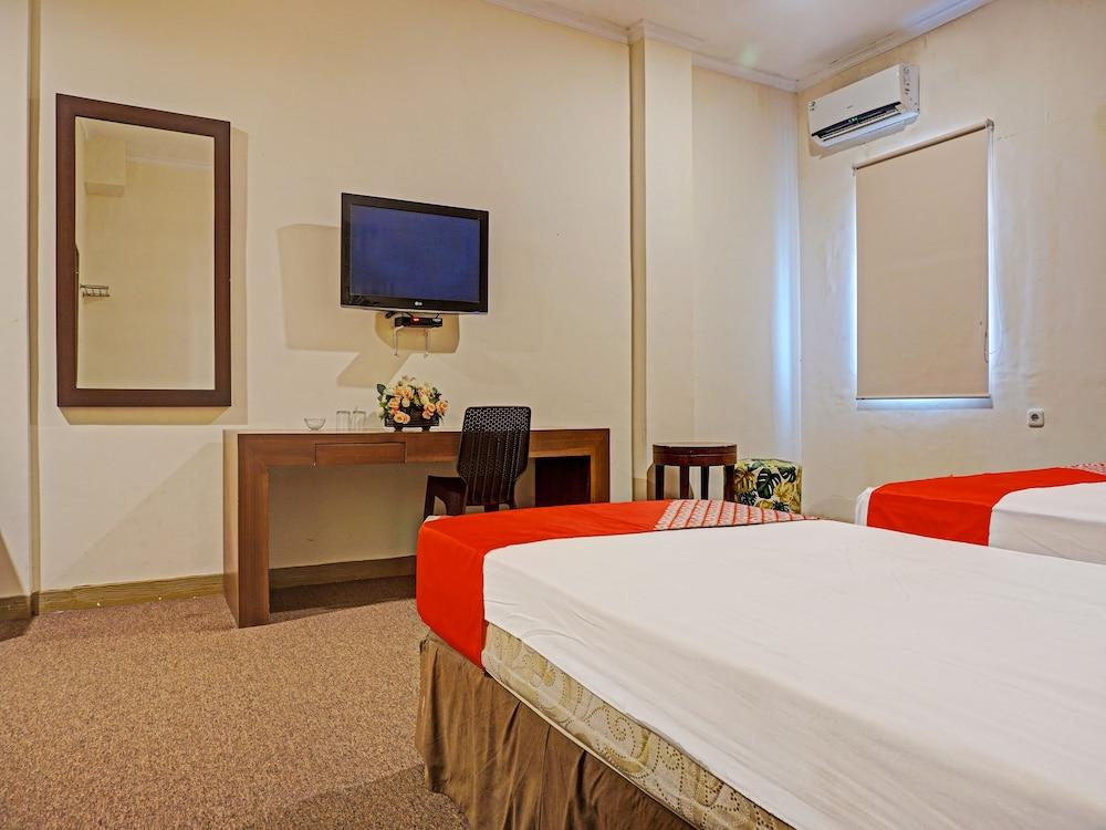 Collection O 91414 Hotel Marina Beach