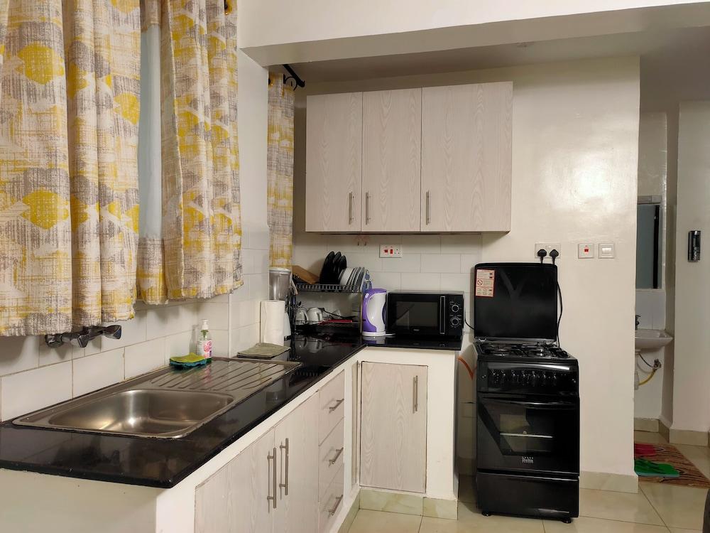 1 Bed Flat - Sleeps 2 - Parking - Wifi