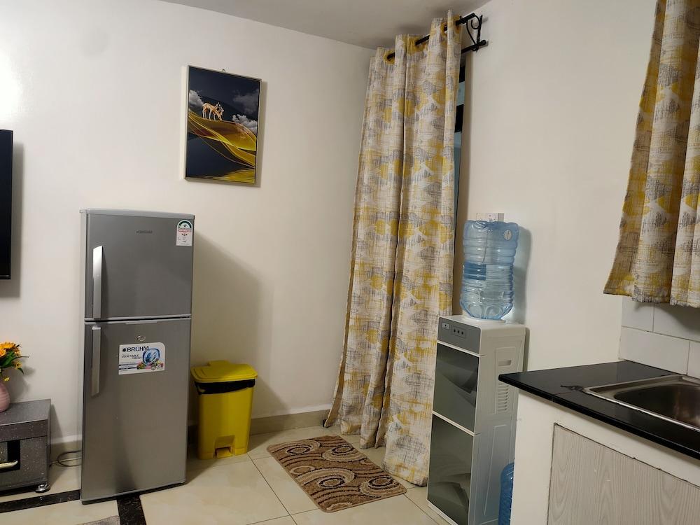1 Bed Flat - Sleeps 2 - Parking - Wifi