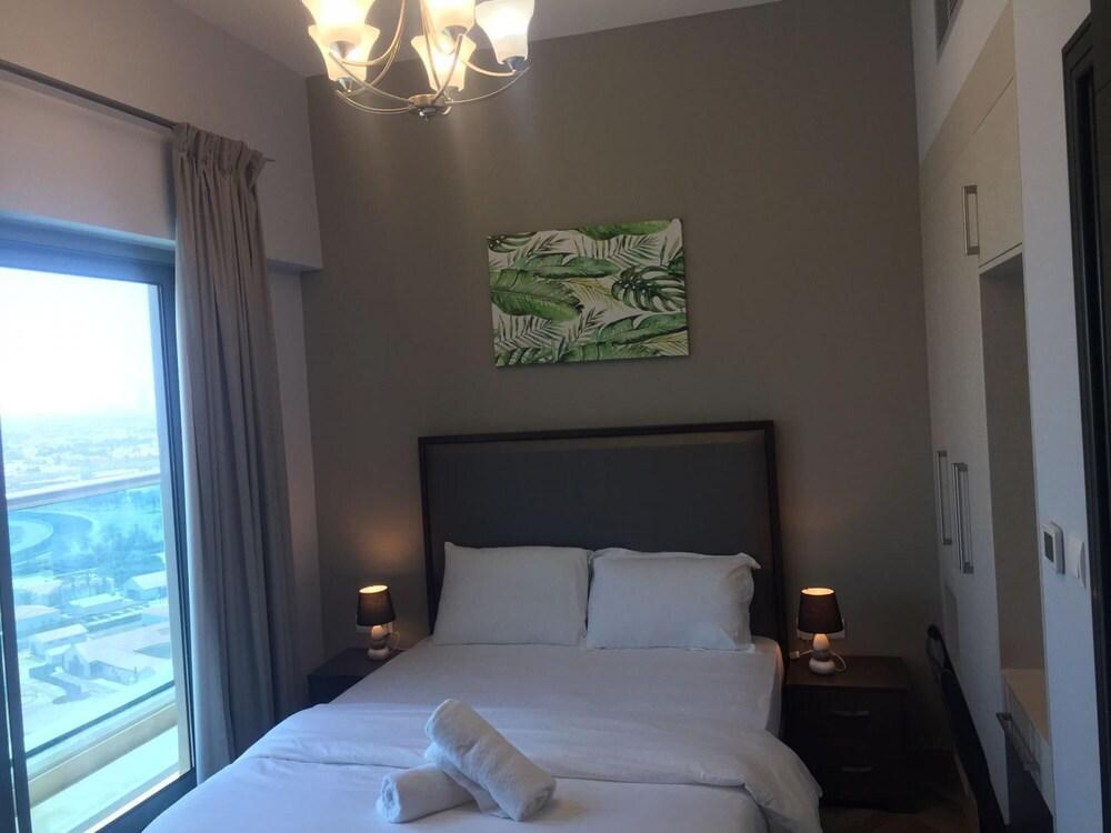 Modern Ensuite in Business Bay