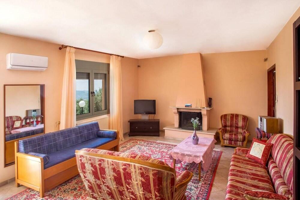 Suburban Flat in Volos