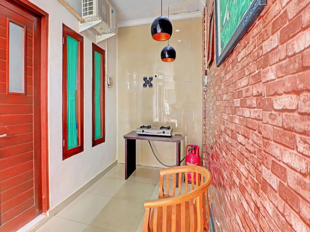 OYO 91933 Puri Gana Residence