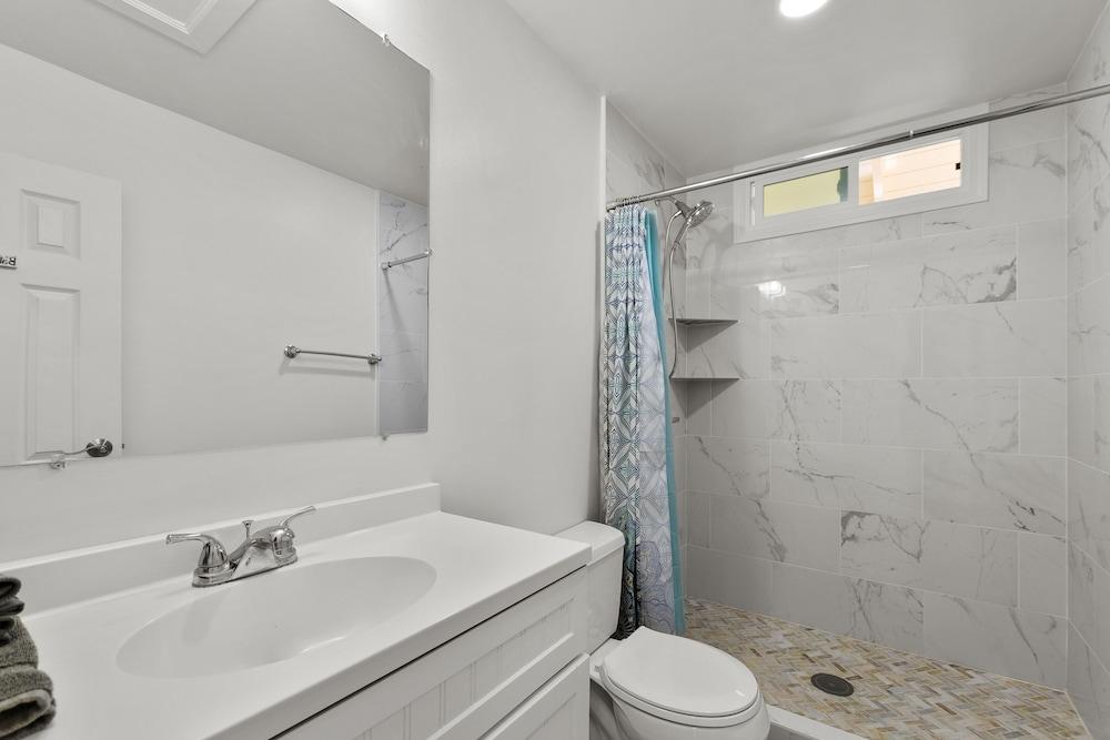 Ocean Front 3BR Back House w Gazebo