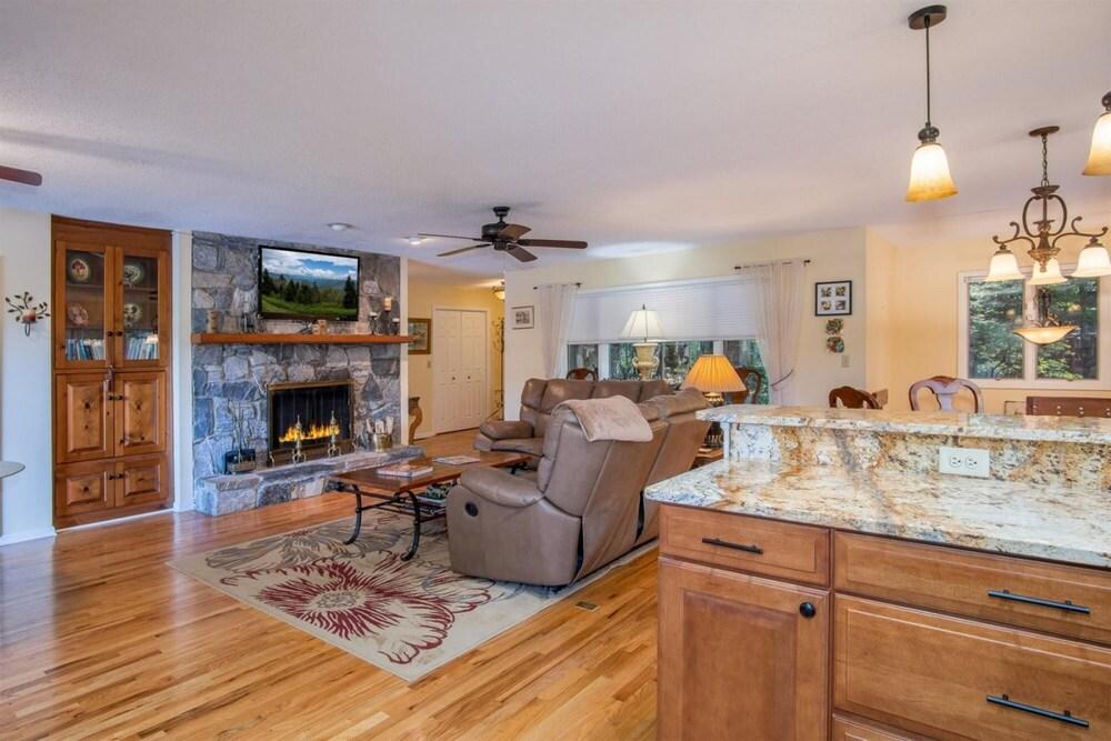 Connestee Lakefront Retreat