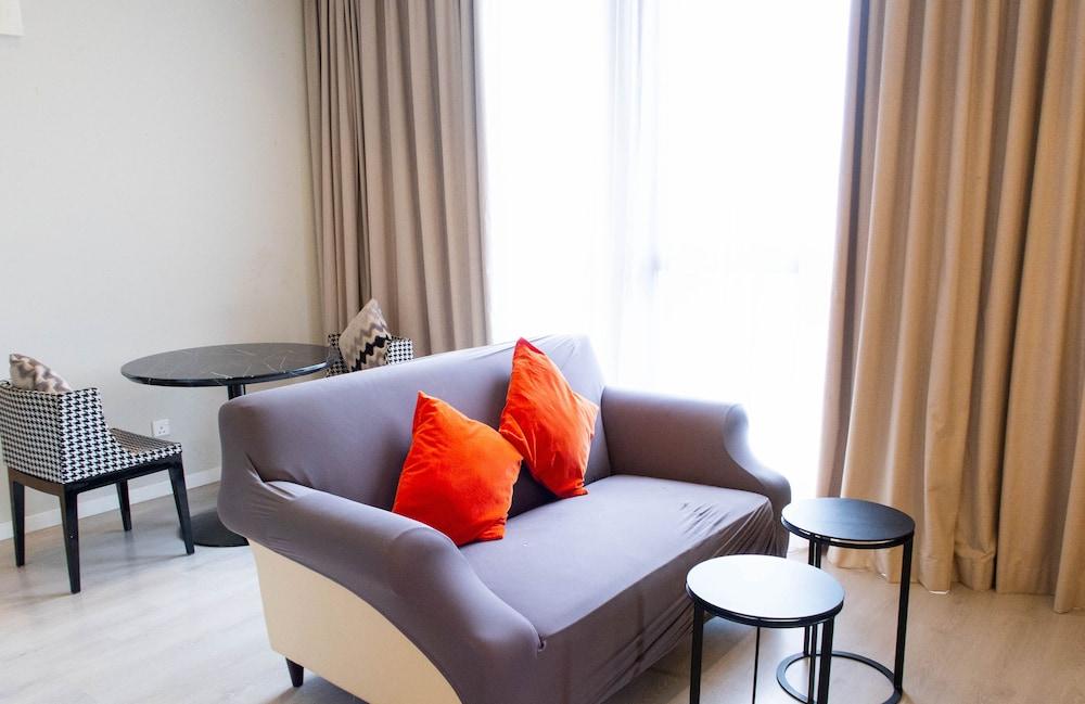 EXPRESSIONZ KLCC BY MANA-MANA