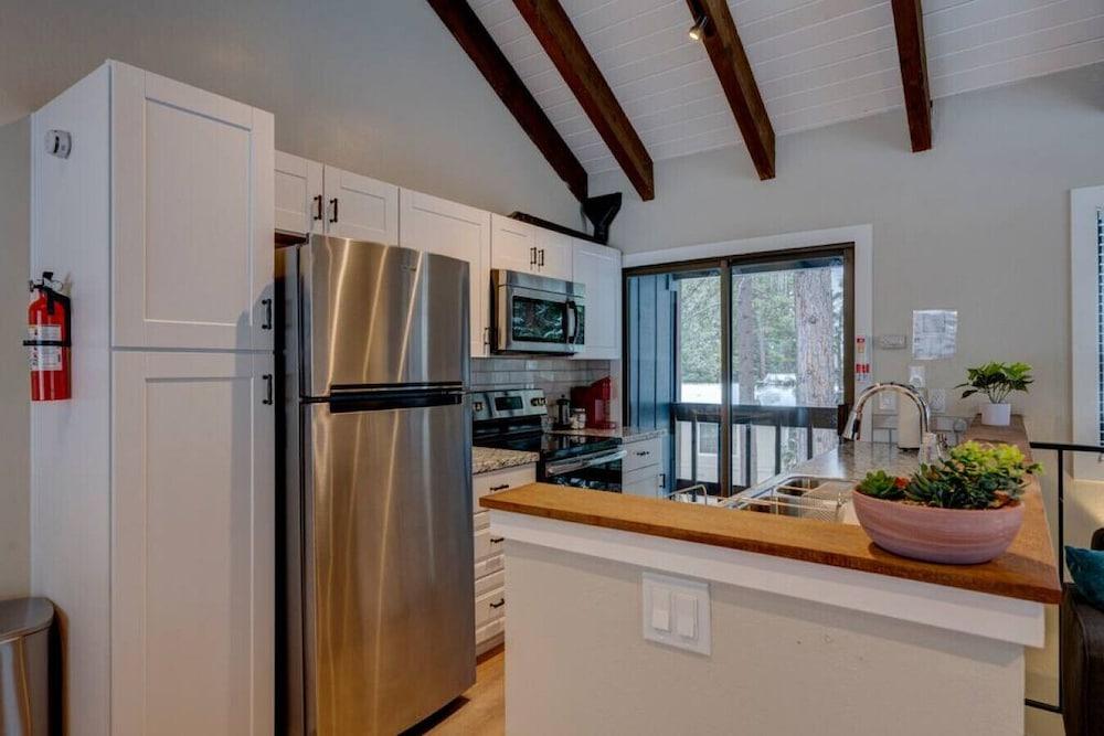 1BR Cabin w outdoor Patio & Extra Bed