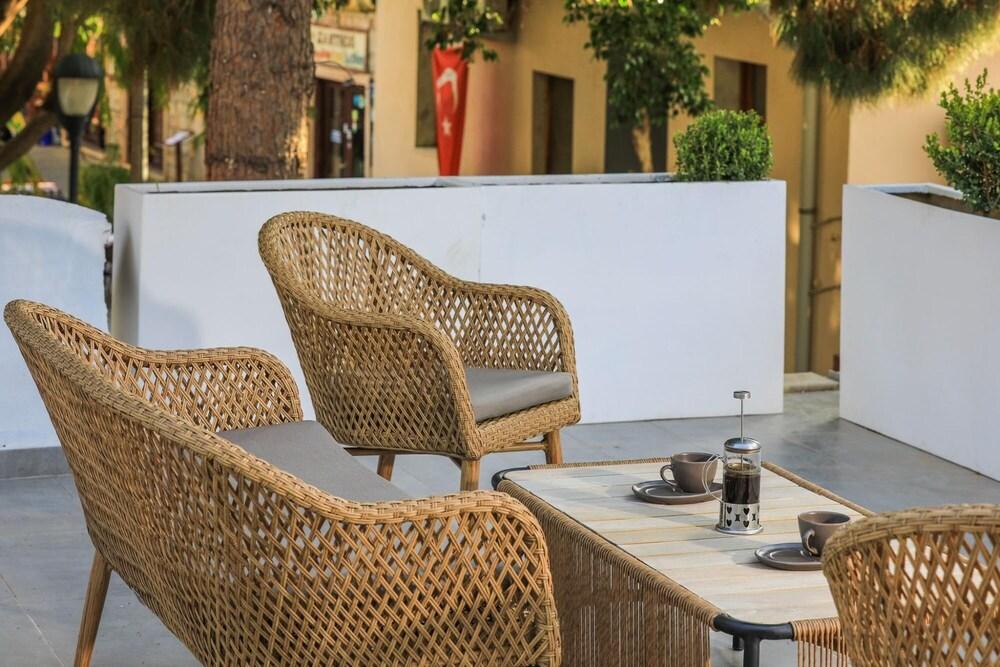 Elegant Studio Flat With Terrace in Antalya Kas