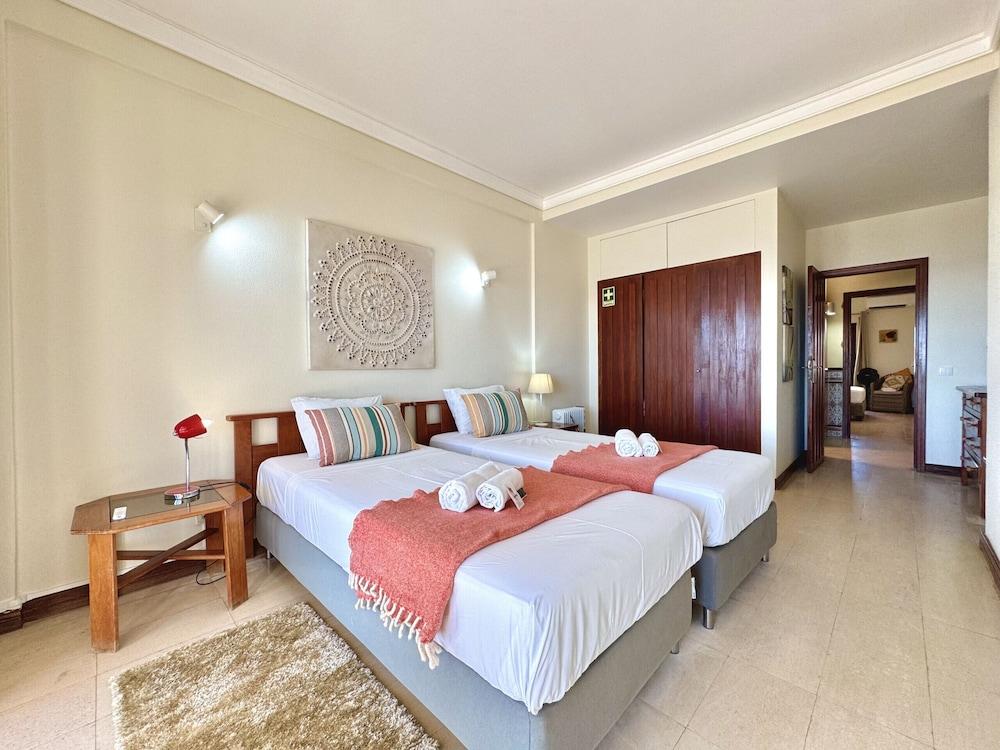 Monte Gordo Beachview 2 by Homing