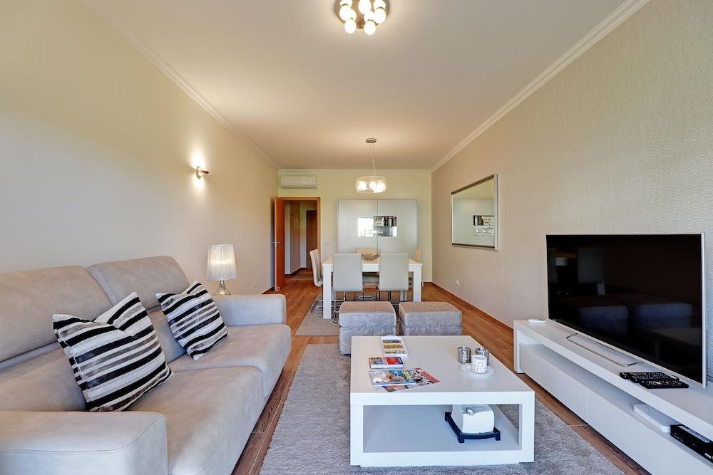 Albufeira Paradise With Pool by Homing