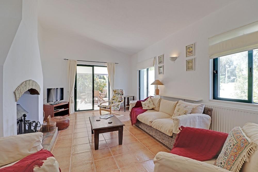 Algarve Country Villa With Pool