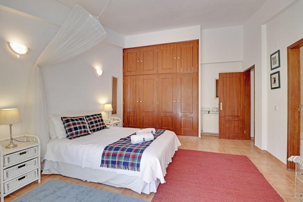 Algarve Country Villa With Pool