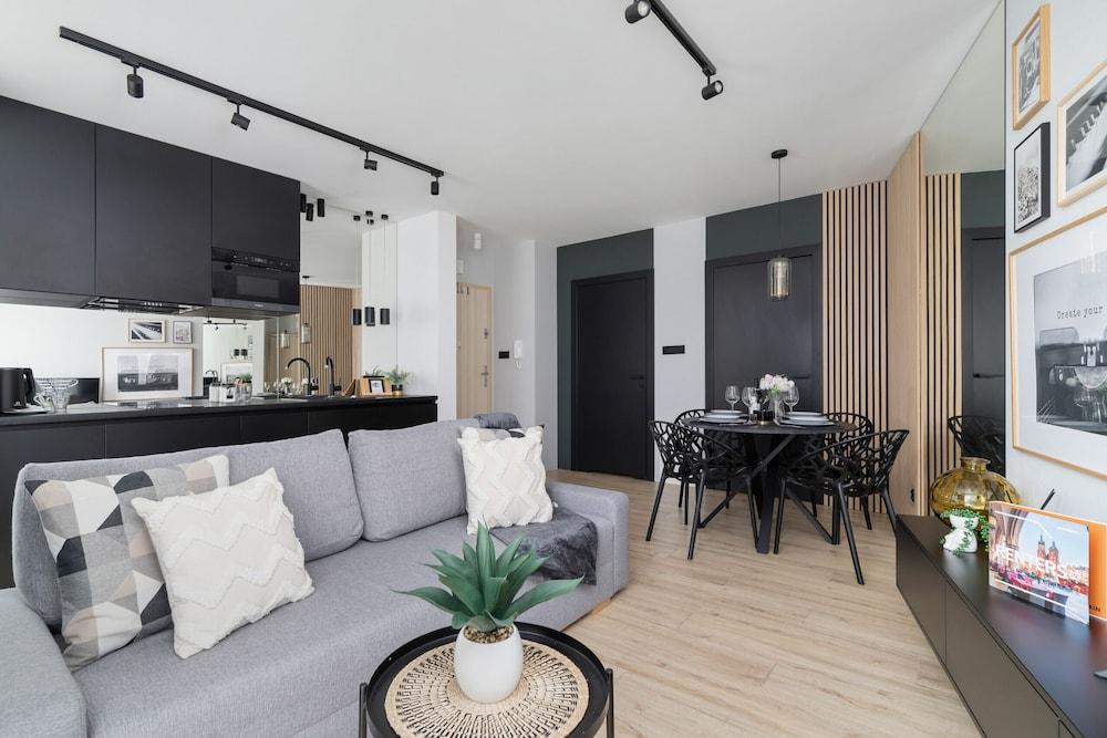 Deluxe City Studio by Renters