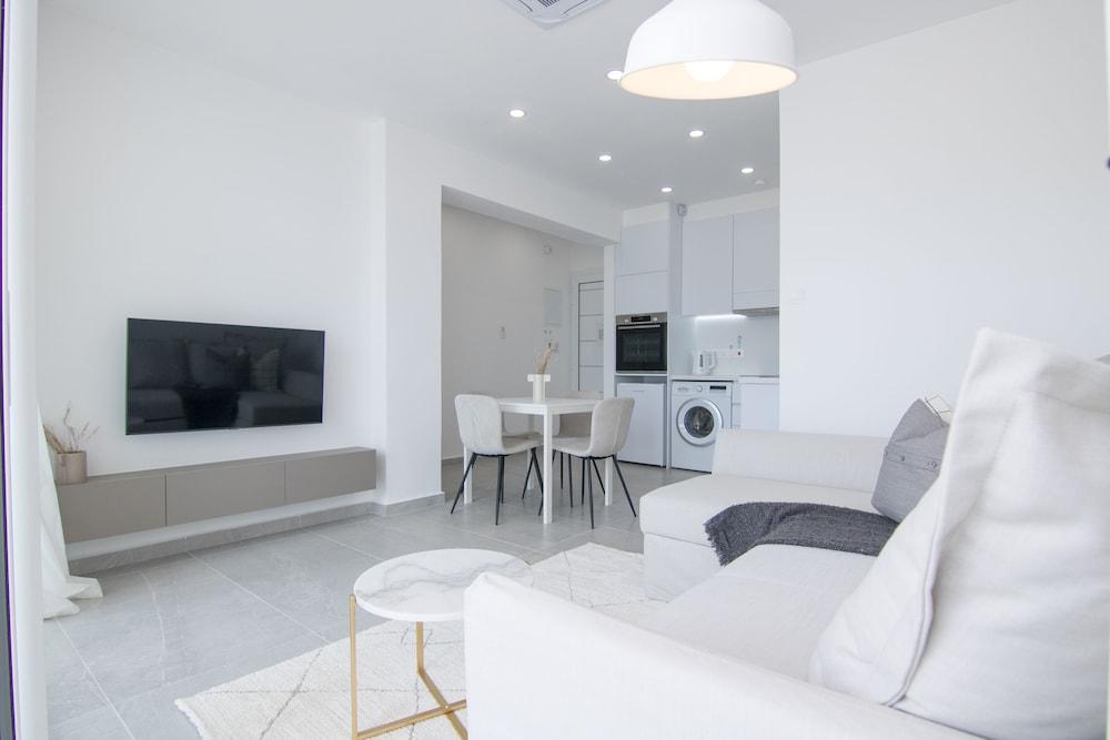 Limnaria 134: Seaview Modern Flat