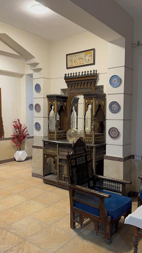 Osiris pyramids view inn