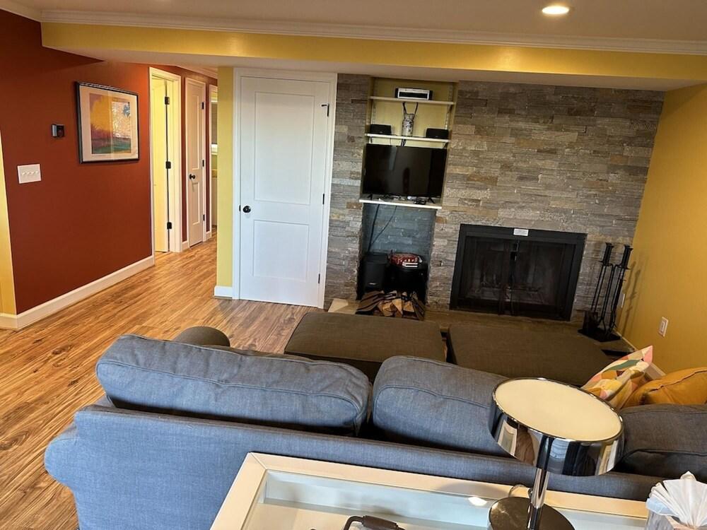 Eagles Condo Walk to Slopes