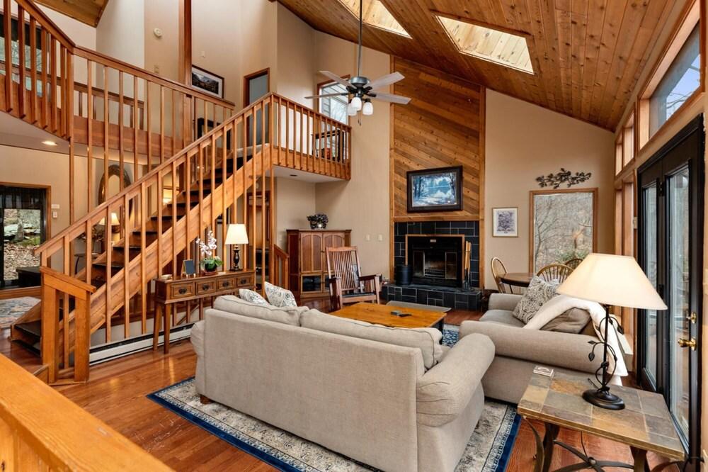 Pedlars Big Mountain Home at Wintergreen