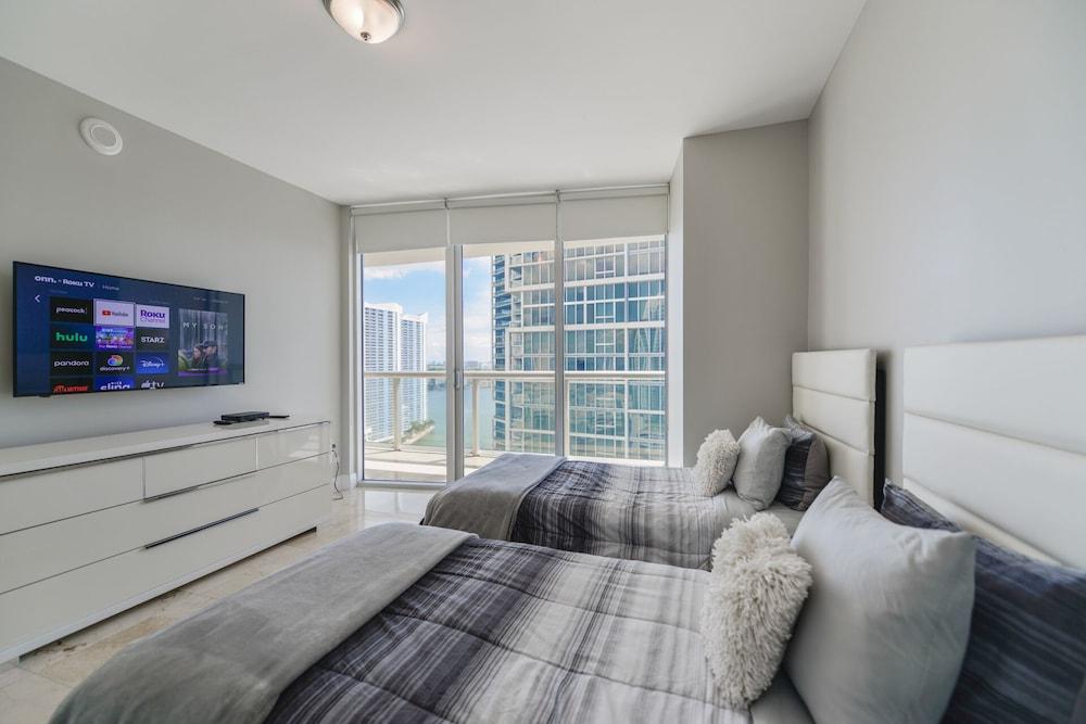 Luxury 2BR Condo at Icon Brickell W