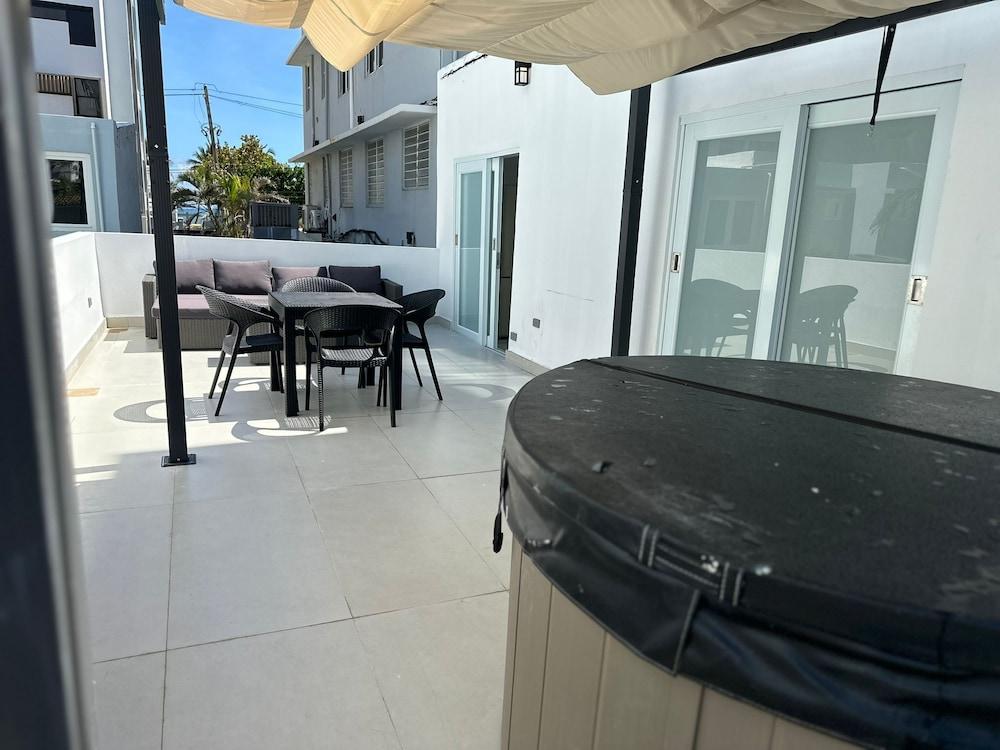 Gorgeous 1-Bedroom Beachside Suite