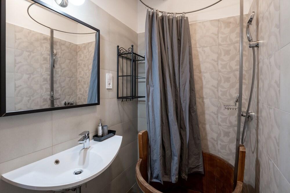 Oszter House With Pool