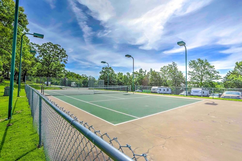 Branson Retreat w/ Balcony & 18-hole Golf Course!